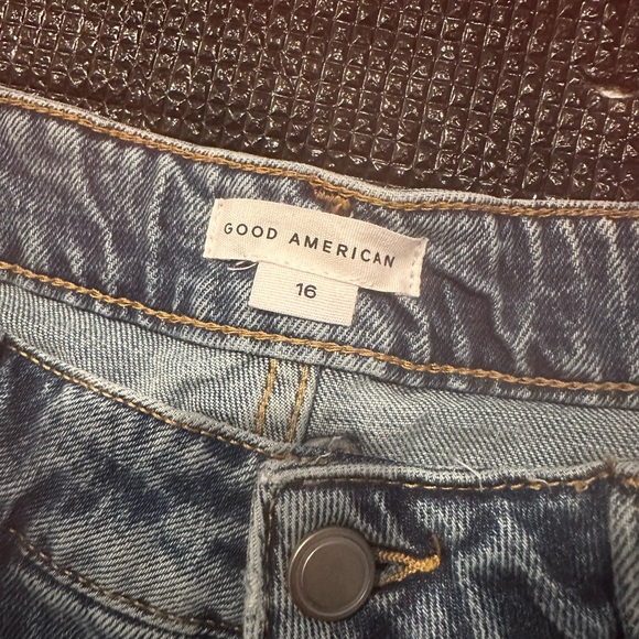 NWT Good American Bombshell short size 16
Length: 17” (longest) - Picture 7 of 7